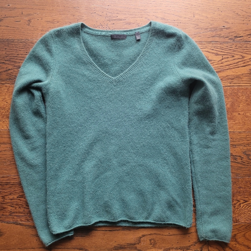 ATM Cashmere‎ V-neck Women's Teal Sweater. Size XS
